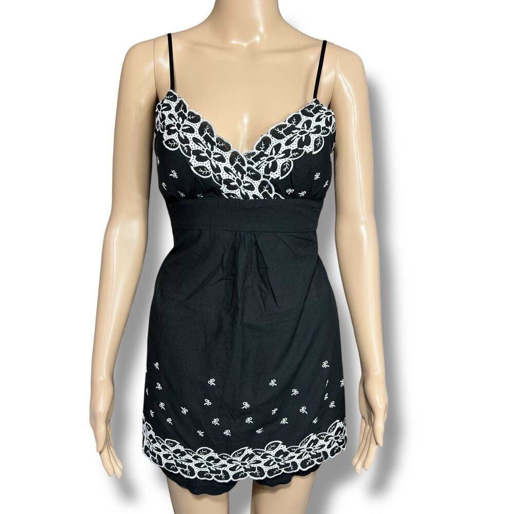 NWT Y2K Vanity Babydoll Tank Top Large Black White Embroidered Tie Back Empire